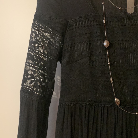 Adorable A. BYER. Black Rayon and Lace dress. A-line. Above the knee. Size 7. - Picture 5 of 5